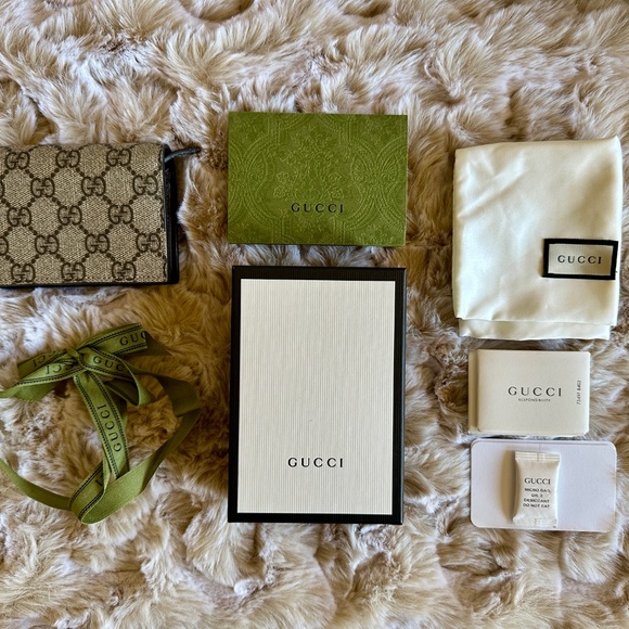 GUCCI - Authentic GG Supreme Canvas Bi-Fold Mini Wallet 508757 Beige / Brown - Picture 2 of 10